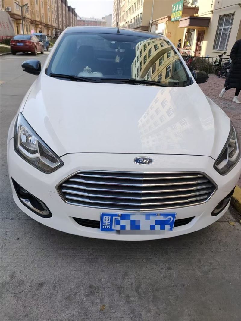 2016年福睿斯嘎嘎板正女士车