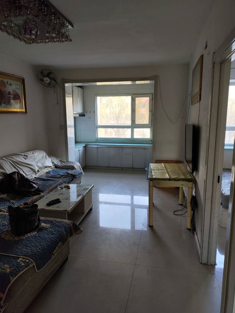 桦东新城1号楼二单元二楼有房出租