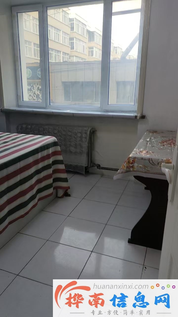 保利小区两室一厅拎包入住5000/年